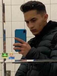 István 19 éves férfi, Zala megye