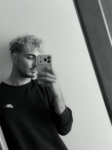 István 21 éves férfi, Pest megye