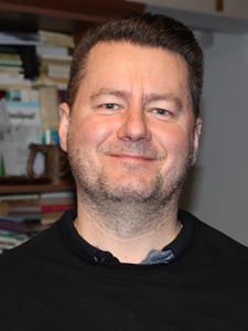 Jani 49 éves férfi, Trnavský