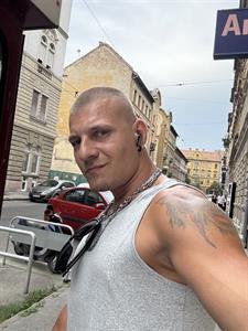 Jani 31 éves férfi, Budapest