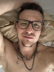 Jess 20 és 24 éves nő, Pest megye