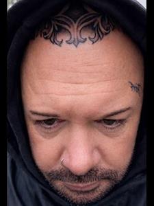 Joe 46 éves férfi, Budapest