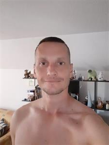 Joe 41 éves férfi, Budapest