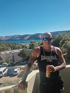 Johny 37 éves férfi, Komárom-Esztergom megye