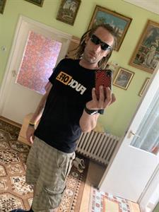 JohnyBravo 40 éves férfi, Csongrád megye