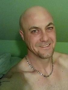 Joshi 40 éves férfi, Győr-Moson-Sopron megye