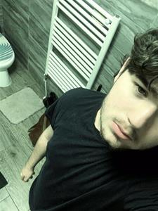 Jozef 20 éves férfi, Pest megye