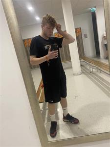 József 21 éves férfi, Budapest