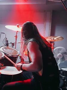 k8i8n8g88 27 éves férfi, Budapest