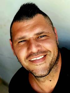 Karesz 40 éves férfi, Pest megye