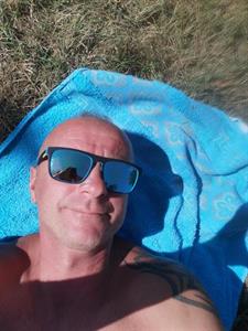 Karesz 46 éves férfi, Fejér megye