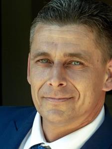 Kekszemű 46 éves férfi, Csongrád megye