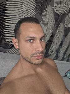 Kiki 33 éves férfi, Győr-Moson-Sopron megye