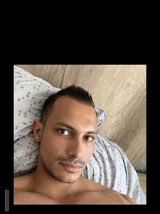 Kiki 33 éves férfi, Győr-Moson-Sopron megye