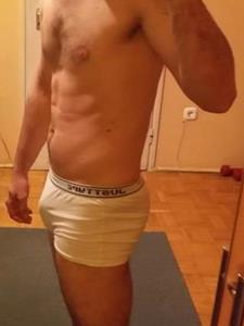 Komédiás 45 éves férfi, Pest megye