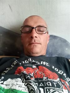 Kopasz 47 éves férfi, Tolna megye