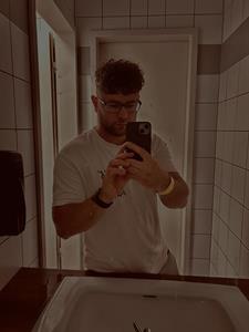 Krisz07 35 éves férfi, Budapest