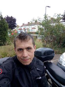 Laci 51 éves férfi, England