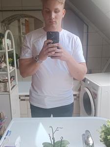 Laci 22 éves férfi, Csongrád megye