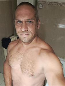 Laci85 40 éves férfi, Komárom-Esztergom megye