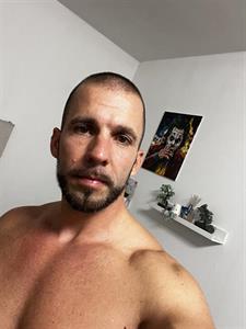 László 88 37 éves férfi, Pest megye