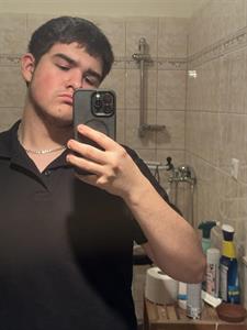 Leo 18 éves férfi, Budapest