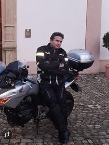 Levi 48 éves férfi, Budapest