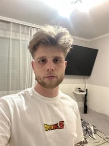 Martin 25 éves férfi, Budapest