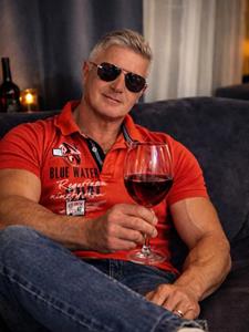 Másik férfi 56 éves férfi, Budapest