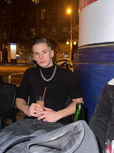 Mate 20 éves férfi, Budapest