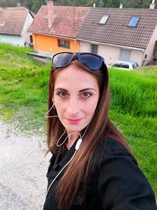Meli 39 éves nő, Komárom-Esztergom megye