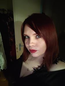 Merci 32 éves nő, Budapest