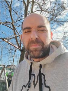 mester 42 éves férfi, Győr-Moson-Sopron megye