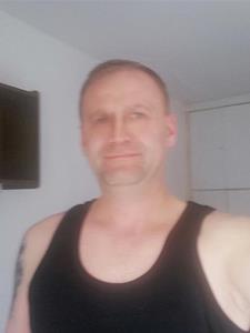 Mohó40 40 éves férfi, Komárom-Esztergom megye