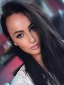 Nikol 38 éves nő, Komárom-Esztergom megye