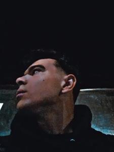 Noel 19 éves férfi, Pest megye