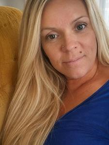 Pamela 40 éves nő, Komárom-Esztergom megye