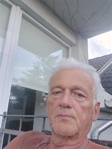Papa 74 éves férfi, Pest megye