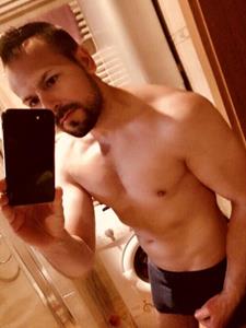 Péter 44 éves férfi, Pest megye