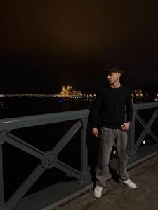 Petike 18 éves férfi, Budapest