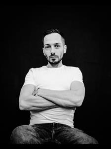 qgloaf 44 éves férfi, Budapest