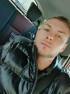 René 27 éves férfi, Jász-Nagykun-Szolnok megye