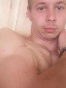 Richard 22 éves férfi, Komárom-Esztergom megye