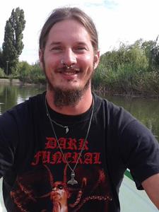 Rivfader 36 éves férfi, Veszprém megye