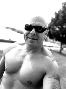 Roland 40 éves férfi, Budapest