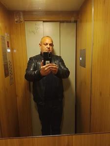 salvador 43 éves férfi, Budapest