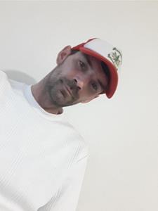 Sanya 32 éves férfi, Győr-Moson-Sopron megye