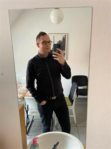 sellon 30 éves férfi, Budapest