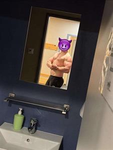 Senki 25 éves férfi, Vas megye