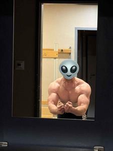 Senki 25 éves férfi, Vas megye